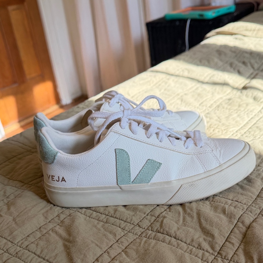 Veja Women’s Sneakers 7 Like New